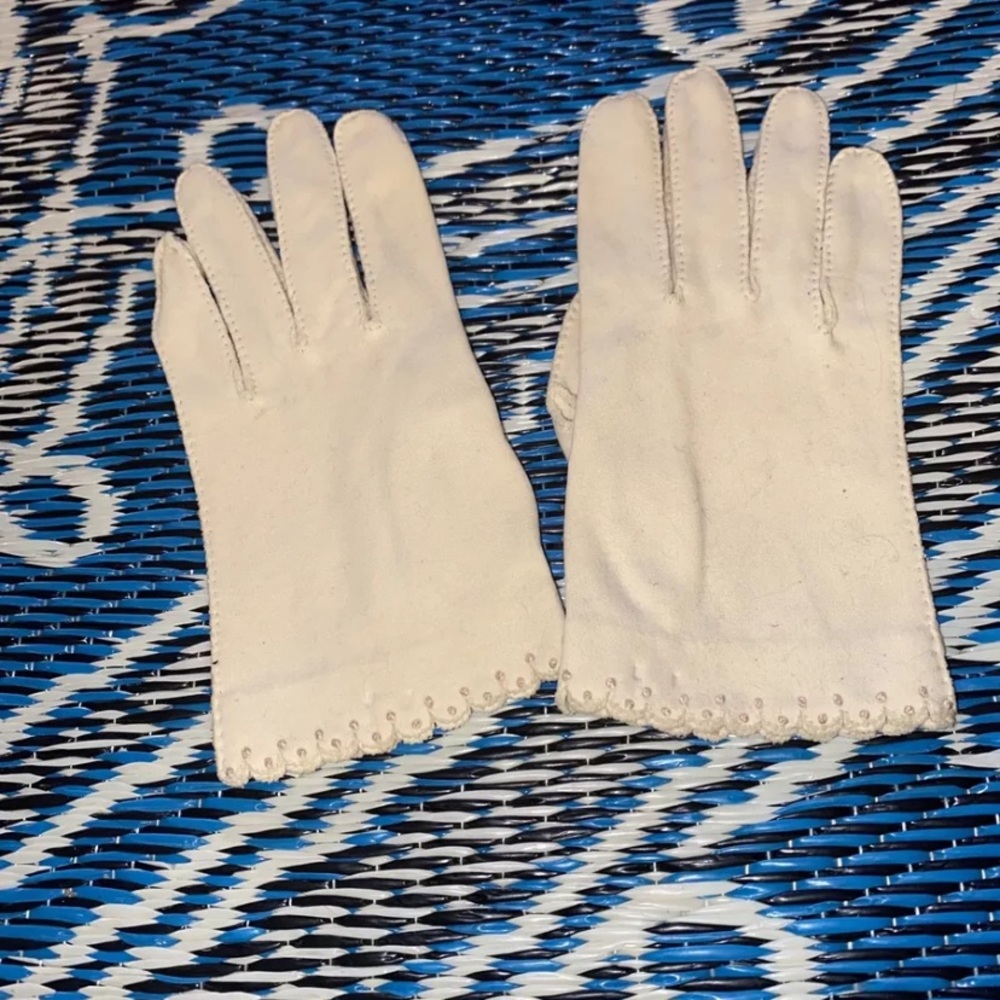 Vintage Off  White  Ladies Gloves